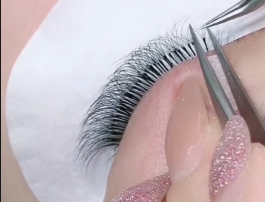 eyelash extension effect display