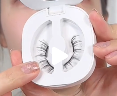 Segmental false eyelashes product display